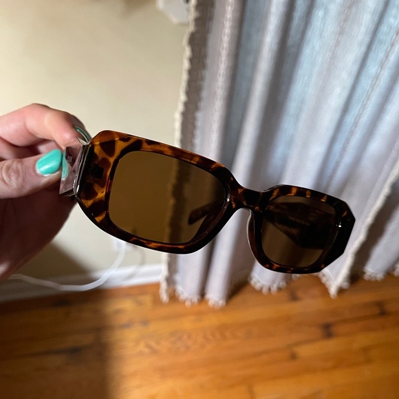 Prada sunglasses - Picture 8 of 8